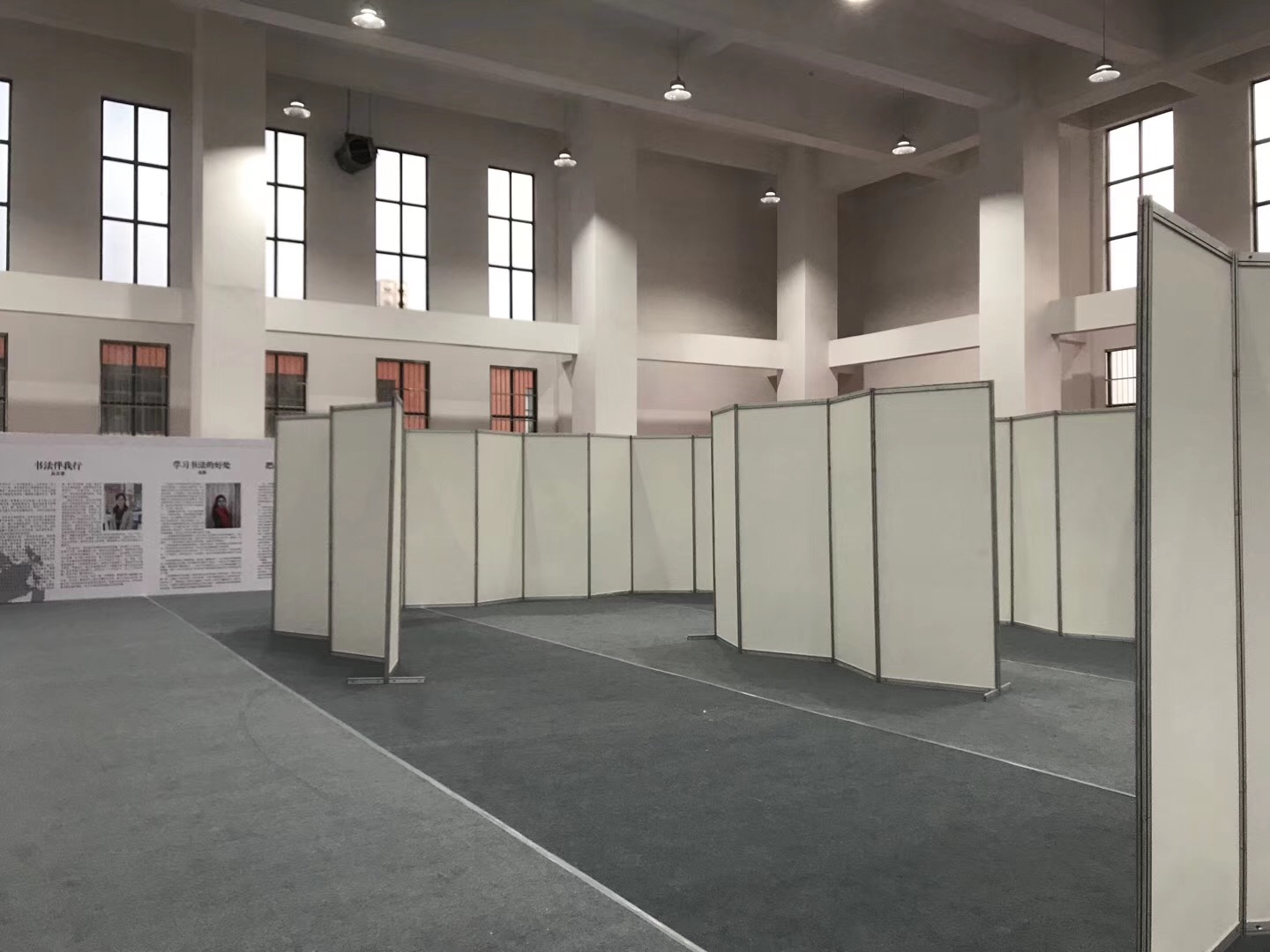 八棱柱畫(huà)展展板租賃